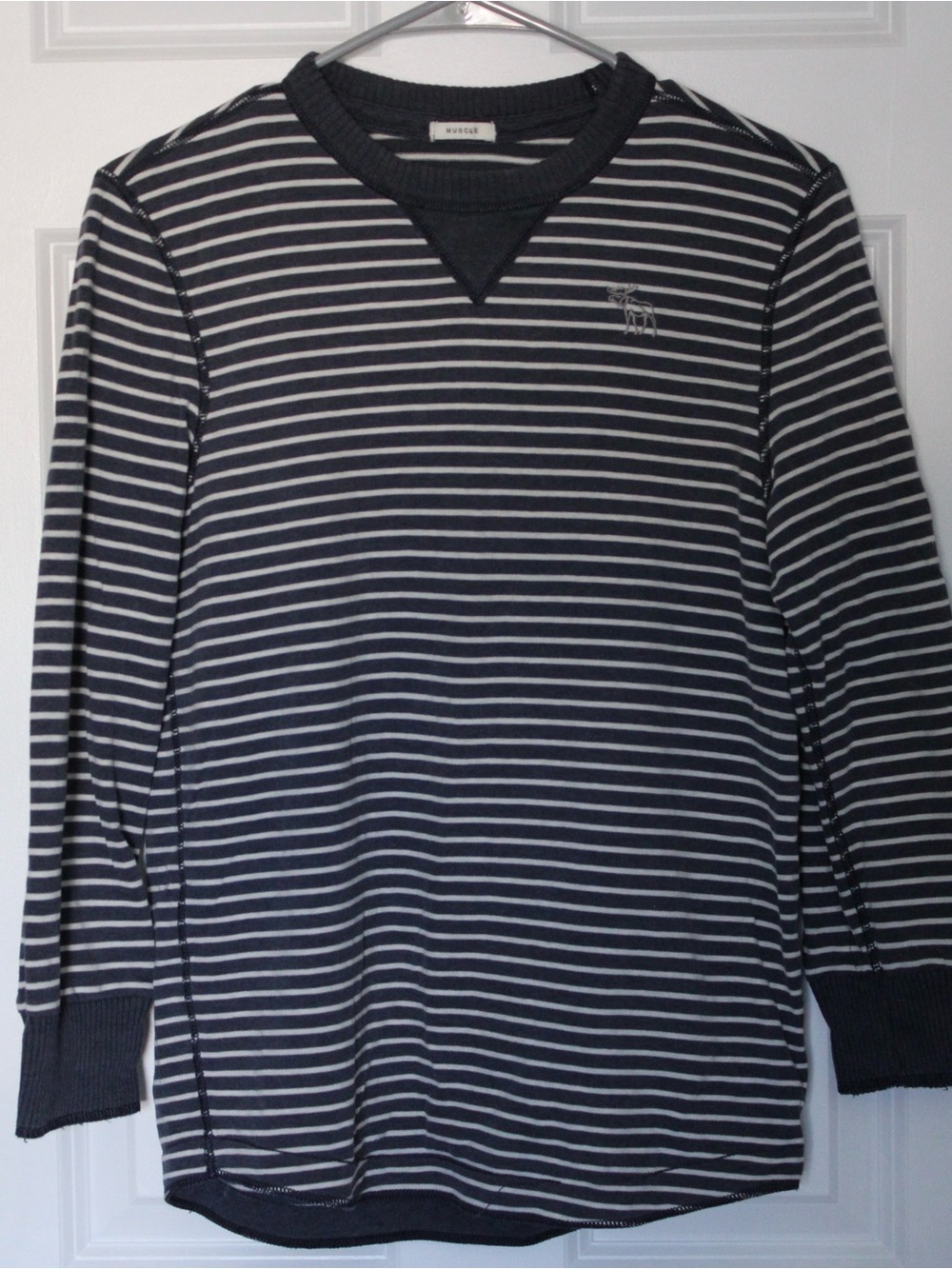 ABERCROMBIE & FITCH striped muscle fit crewneck sweatshirt